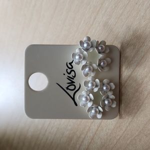 White floral pearl earrings